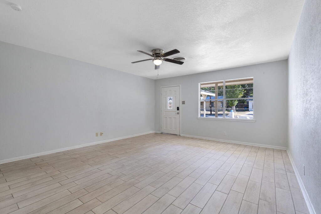 1107 Donna Kay Dr Property Photo 5