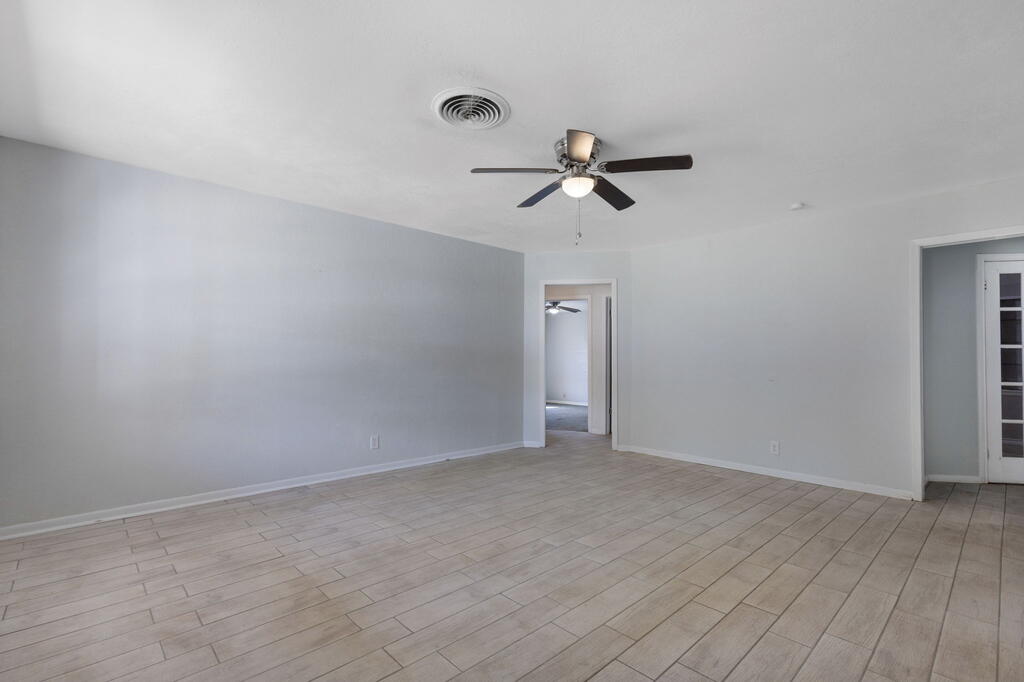 1107 Donna Kay Dr Property Photo 8