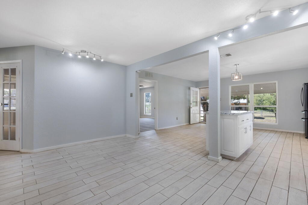 1107 Donna Kay Dr Property Photo 14
