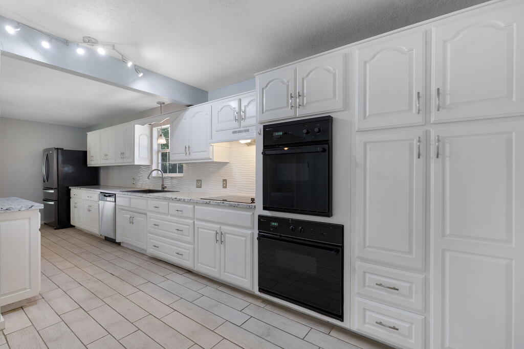 1107 Donna Kay Dr Property Photo 15