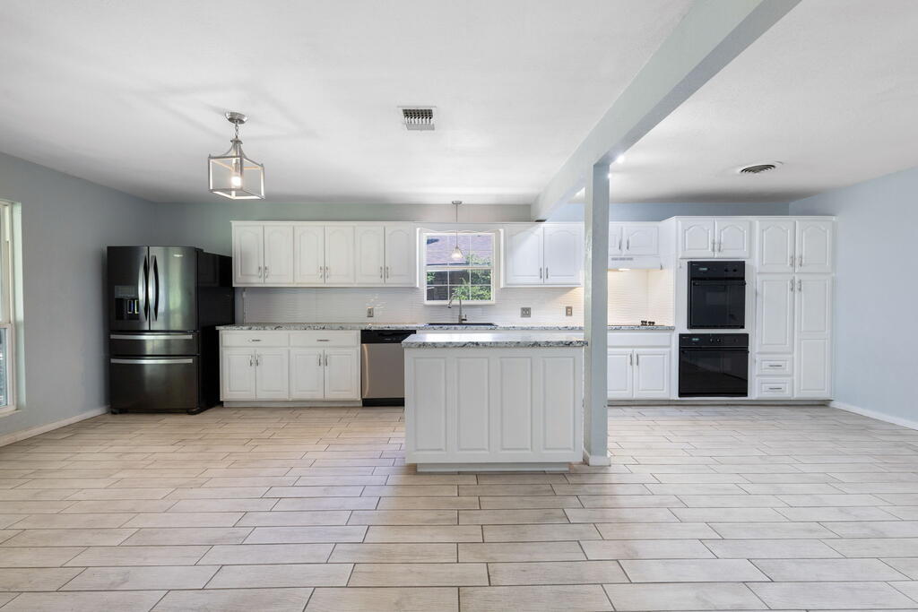 1107 Donna Kay Dr Property Photo 17