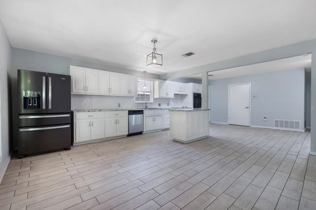 1107 Donna Kay Dr Property Photo 19
