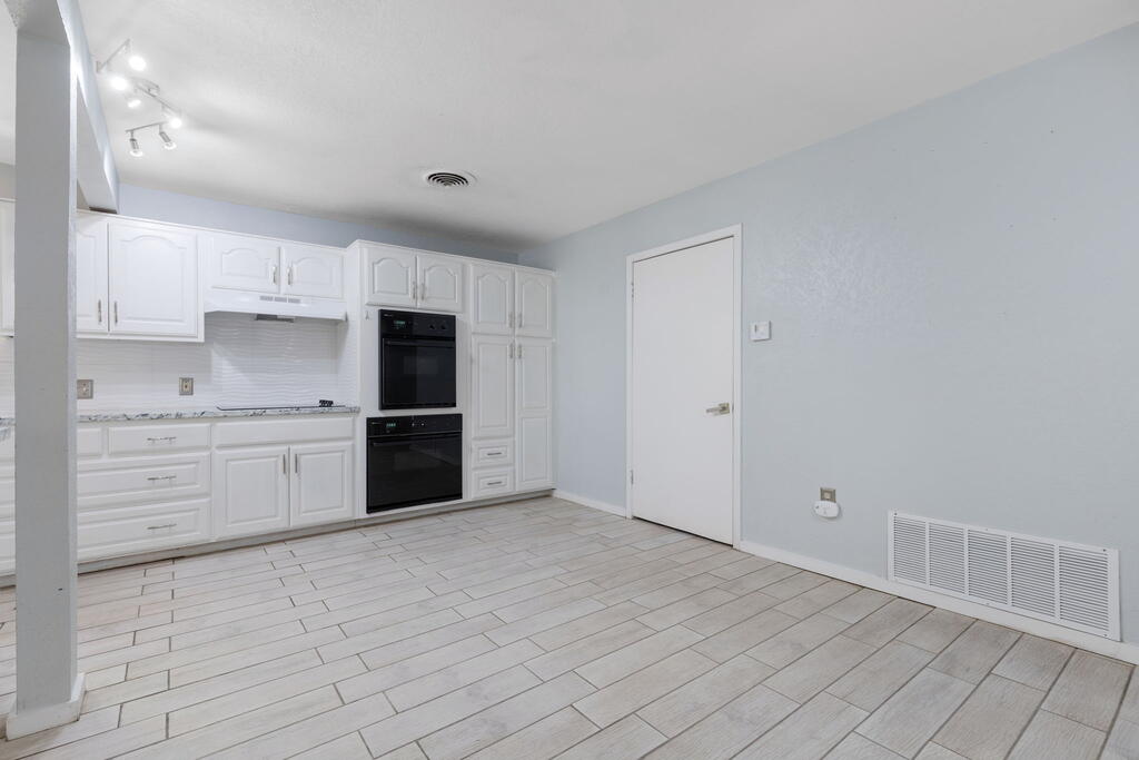 1107 Donna Kay Dr Property Photo 21