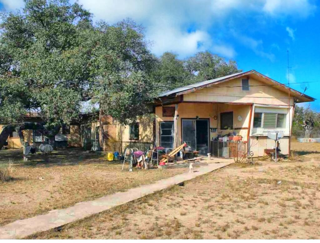 648 Cr 389 Property Photo 1