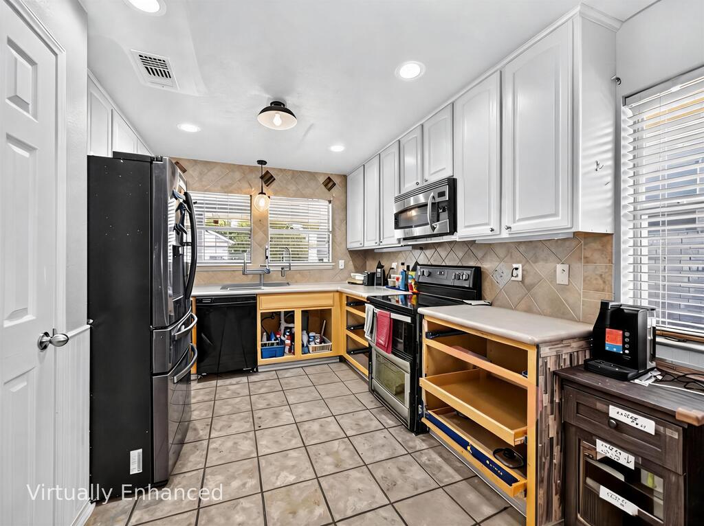 209 Coronado Circle Property Photo 6