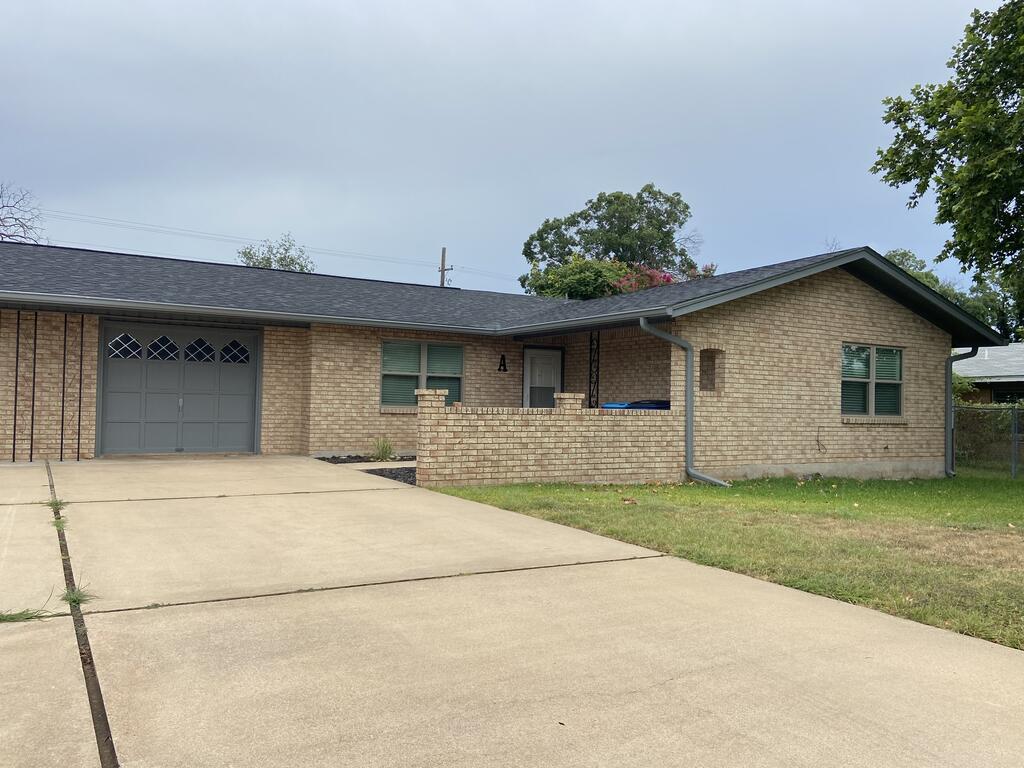 205 A&B N Manor Dr Property Photo 1