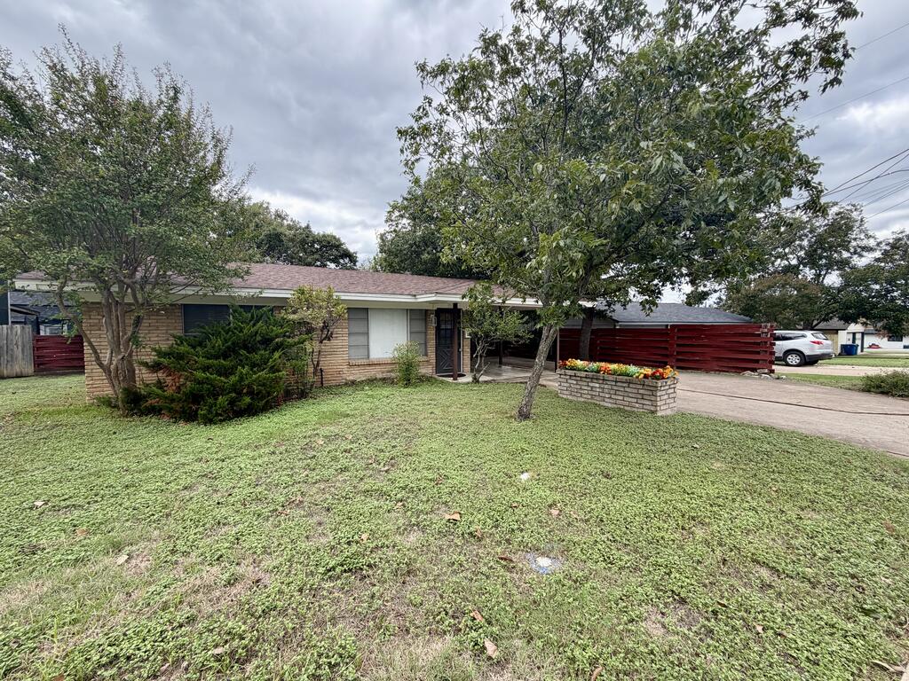 1725 First St Property Photo 1