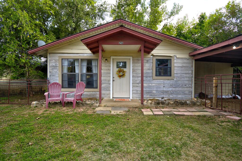 216 Alta Loma Property Photo 1