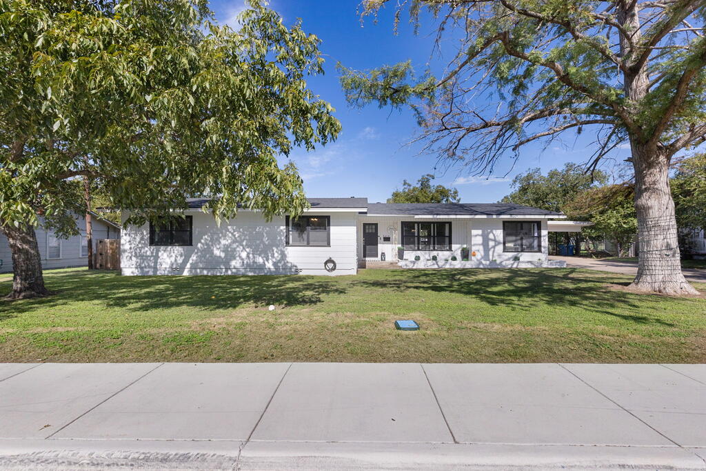 420 Westminster Property Photo 1