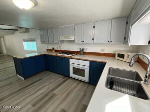2240 Lake Dr Property Photo 6