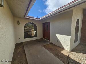 2100 E Valley View Rd Property Photo 2