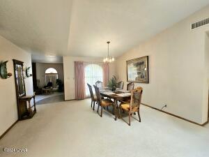 2100 E Valley View Rd Property Photo 6