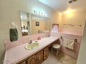 2100 E Valley View Rd Property Photo 20
