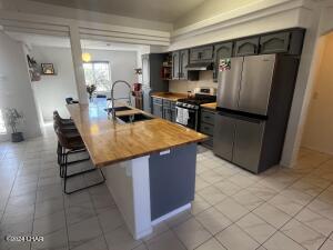 3411 Surry Ln Property Photo 5