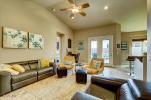 745 Malibu Dr Property Photo 6