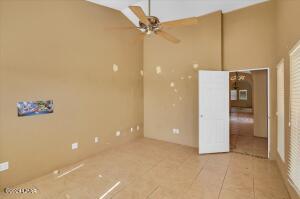 1300 W 5th St Property Photo 9