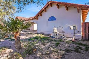 1300 W 5th St Property Photo 57