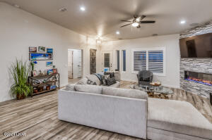 2378 Holly Ave Property Photo 11