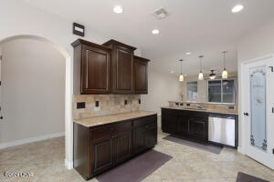1210 Cascade Dr Property Photo 4