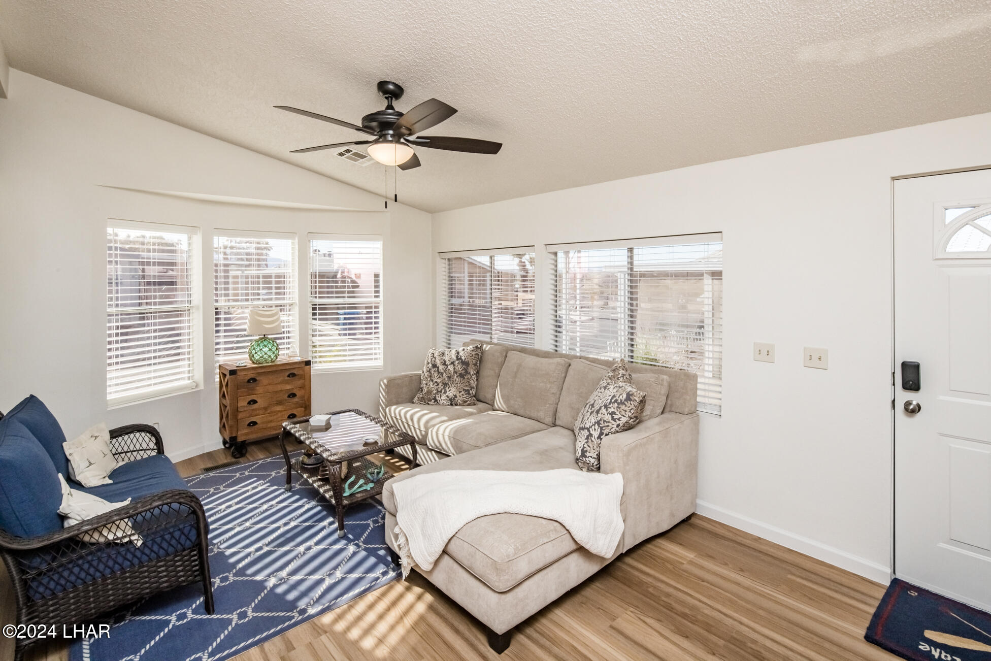 1415 King Dr Property Photo 7