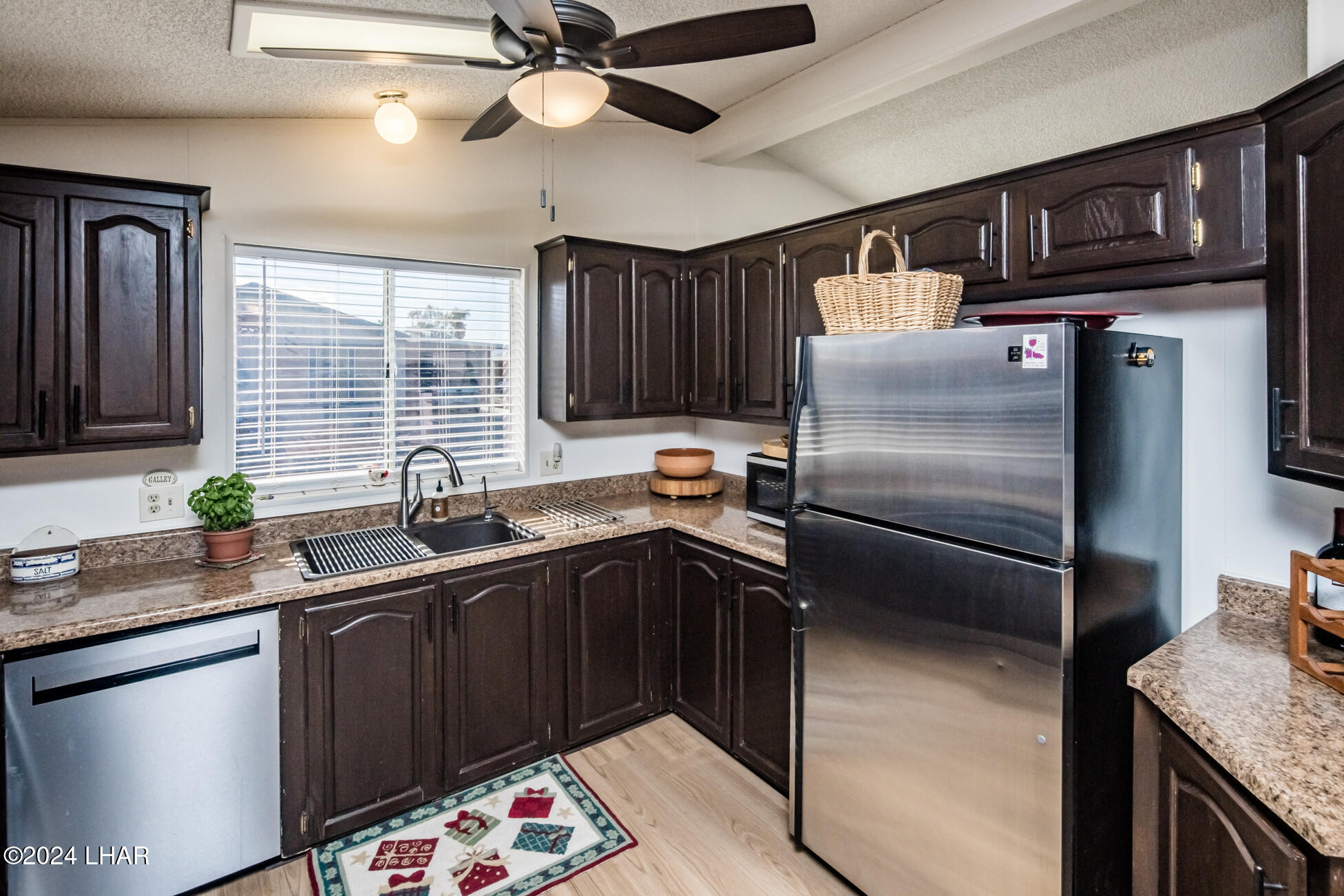 1415 King Dr Property Photo 17