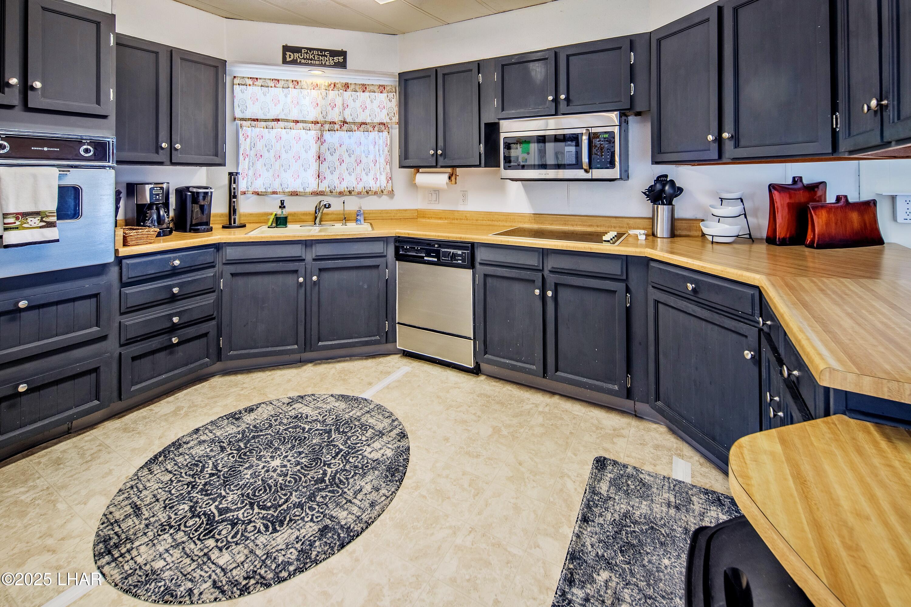 37358 Bay View Dr Property Photo 6