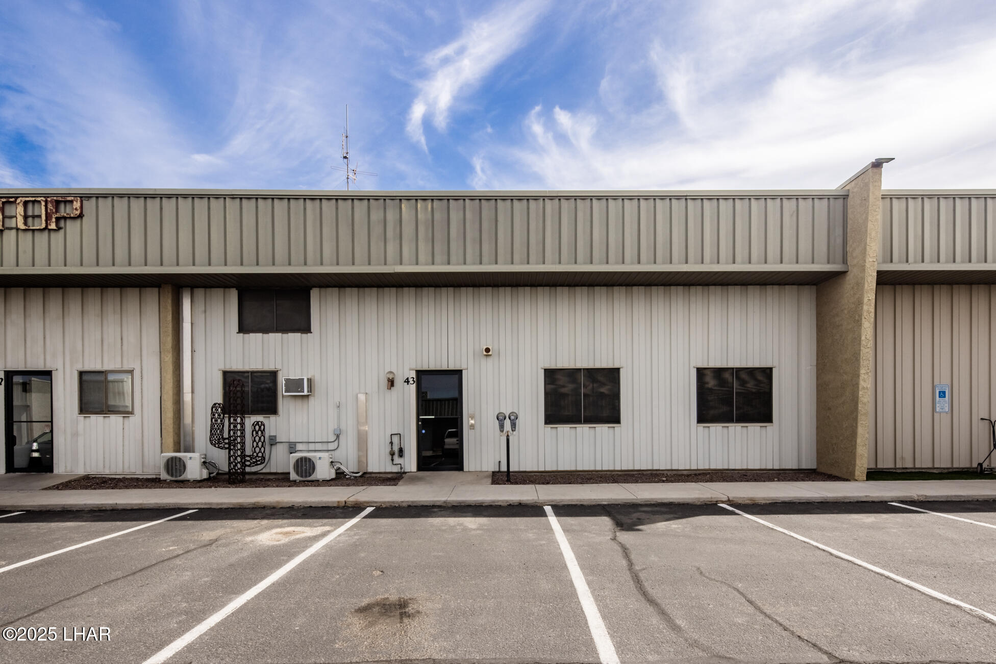 1600 W Acoma Blvd W, 43 Property Photo 1