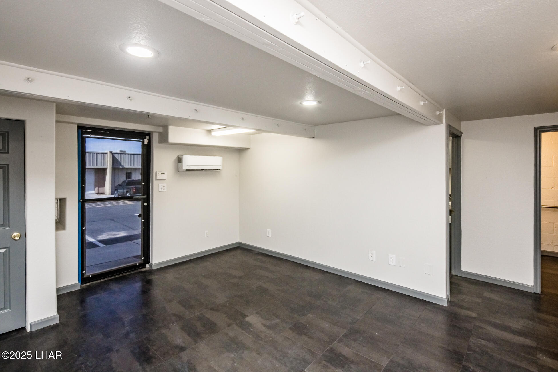 1600 W Acoma Blvd W, 43 Property Photo 4