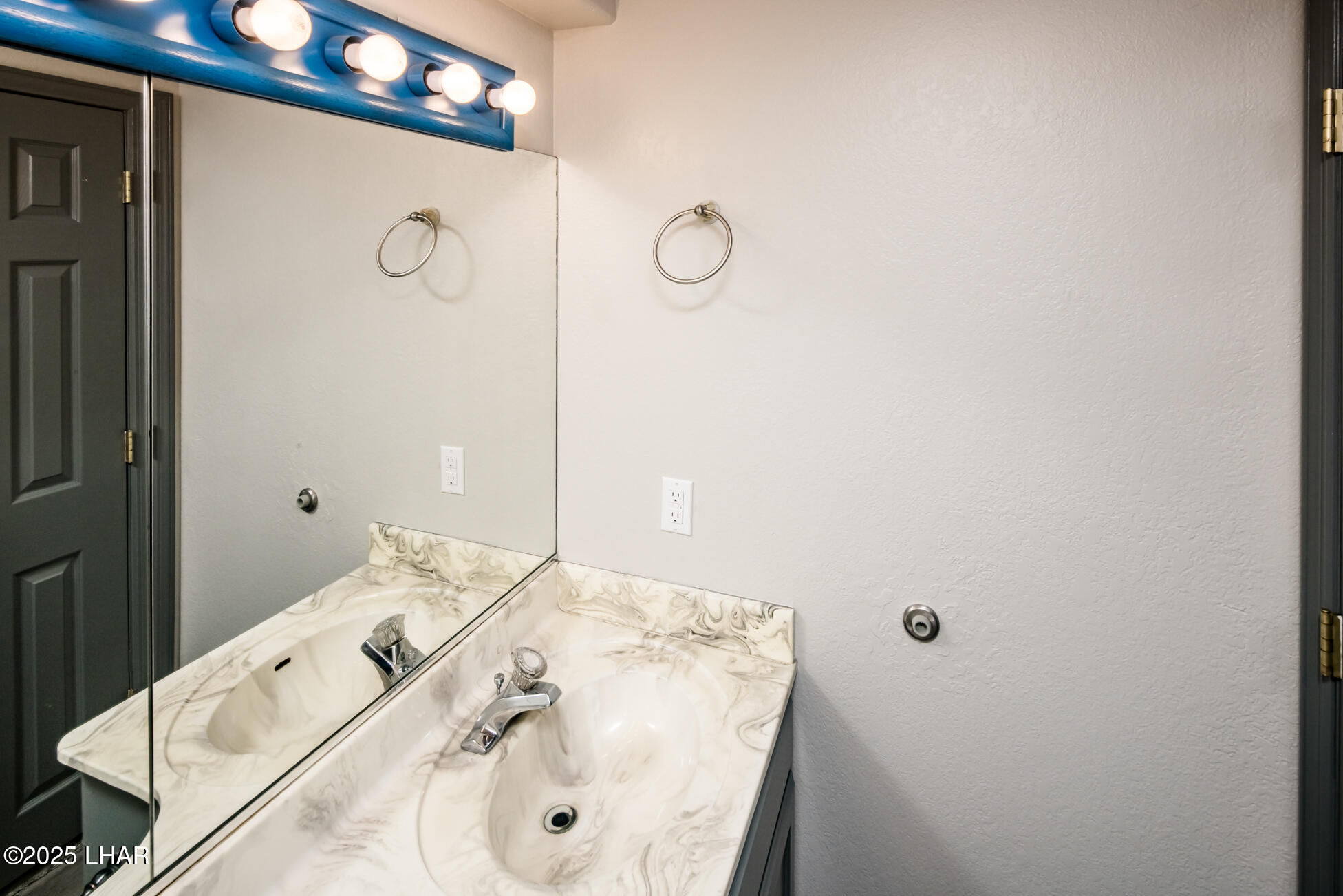 1600 W Acoma Blvd W, 43 Property Photo 16