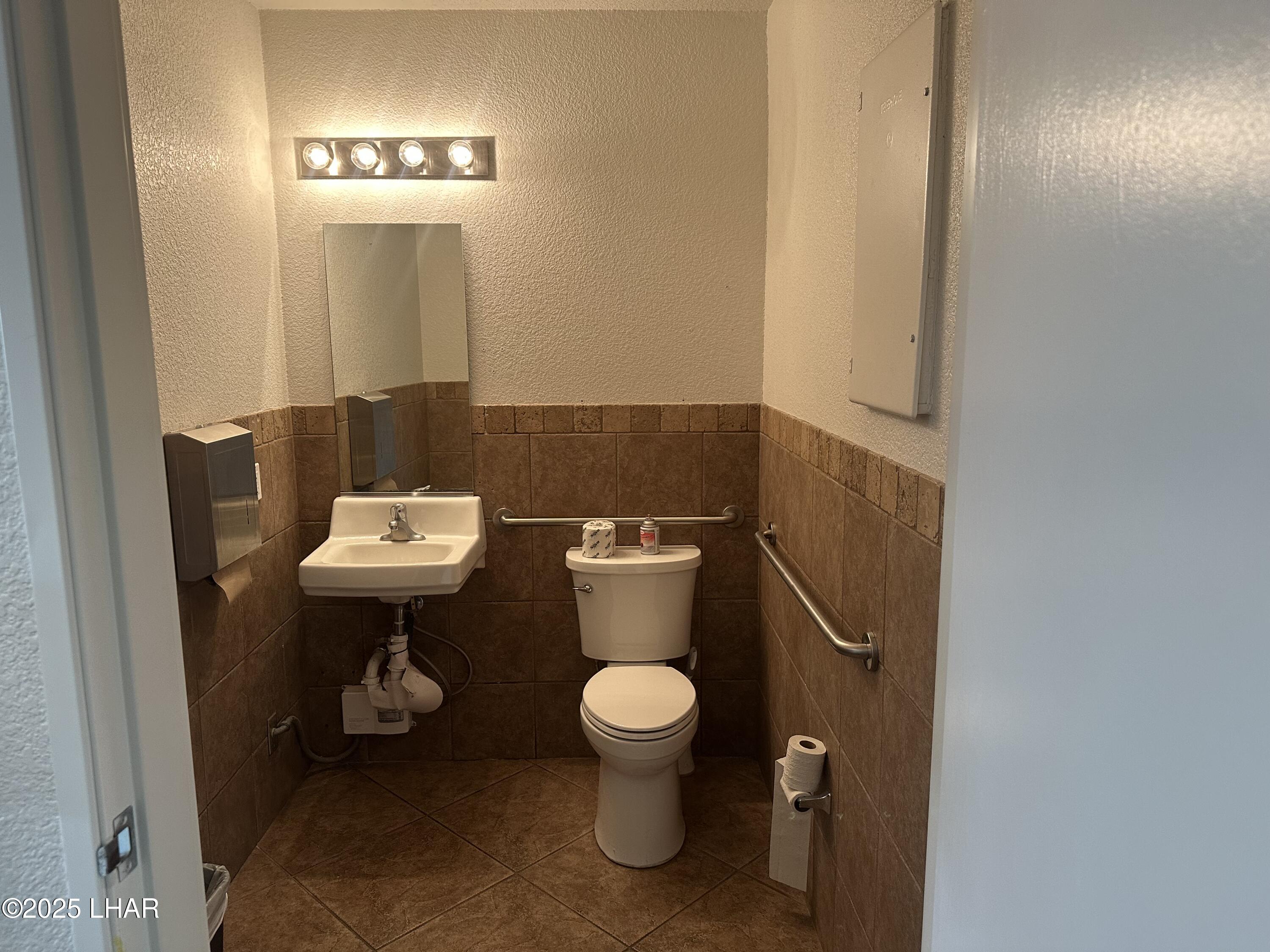 1100 London Bridge Rd, F200 Property Photo 18