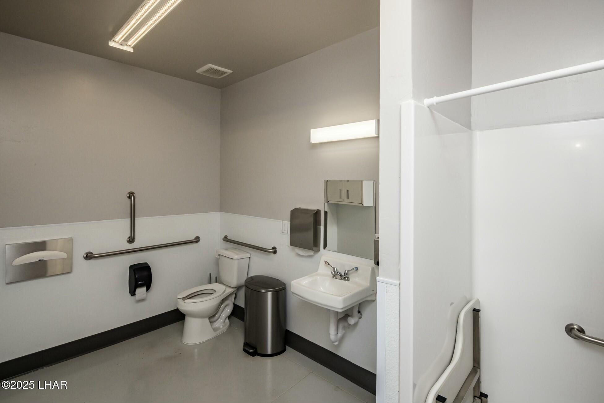 80 Retail Centre Blvd, D118 Property Photo 7