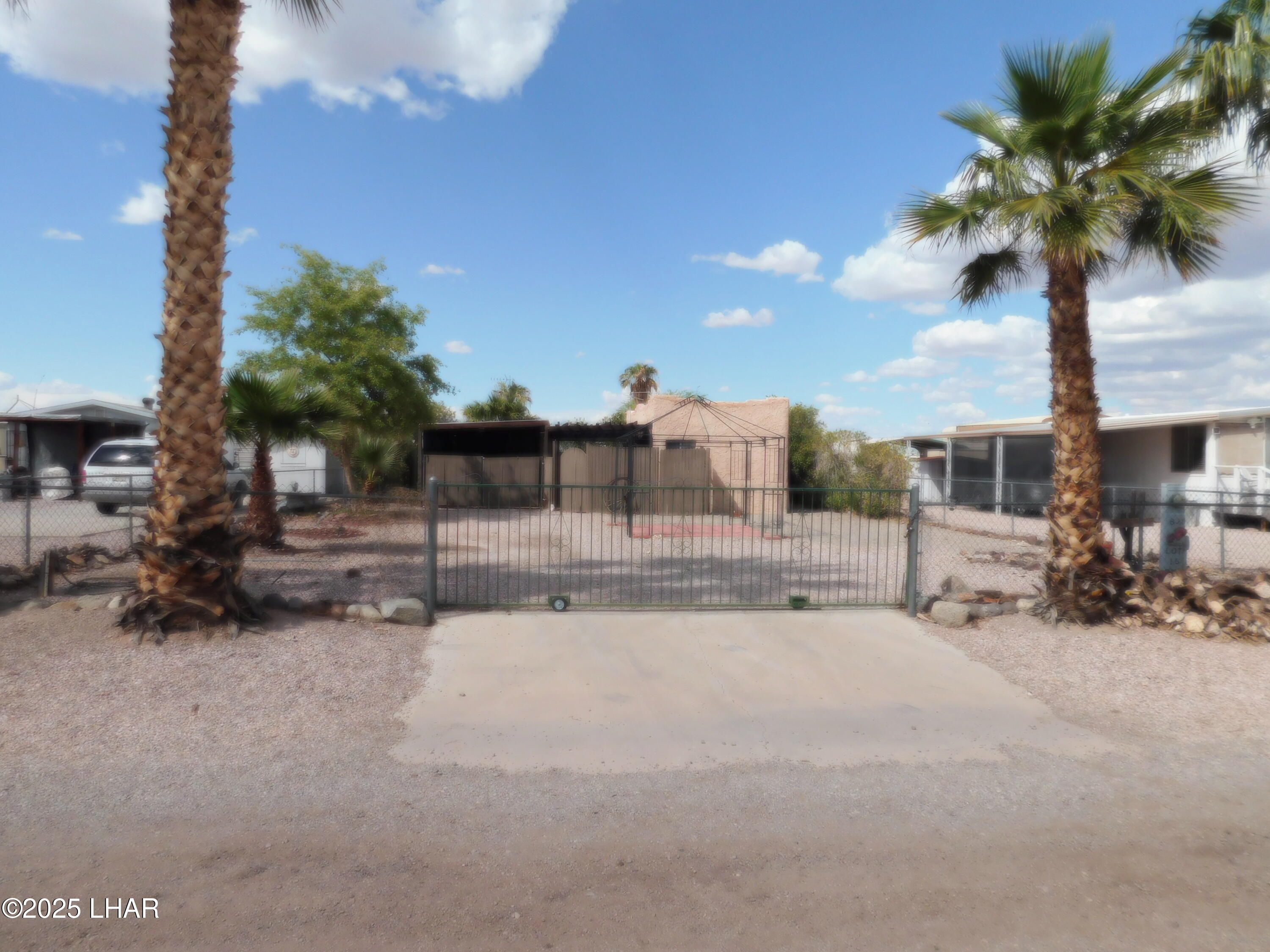 628 W Desert Dr Property Photo