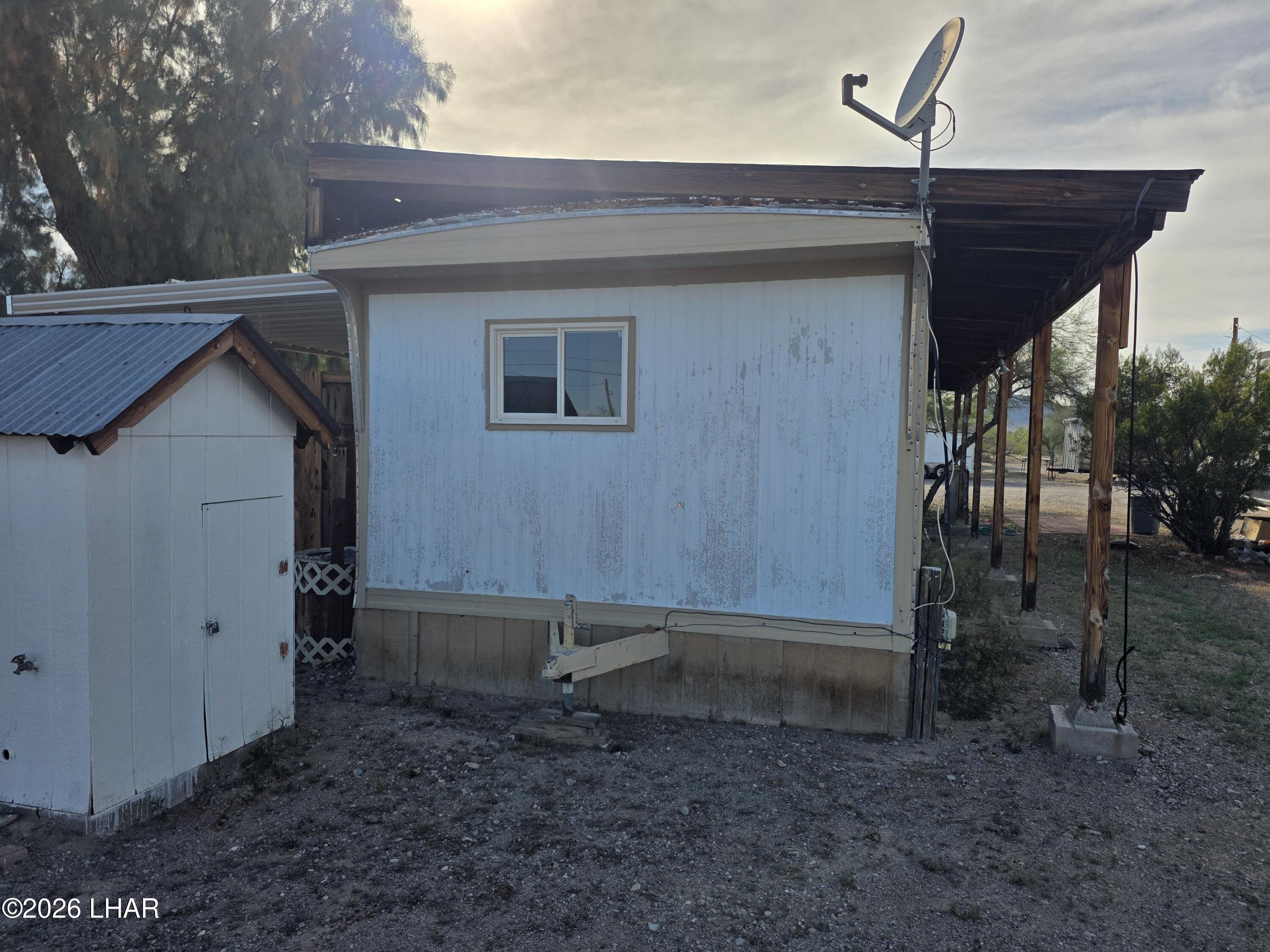 730 N Tesota Ln Property Photo 3