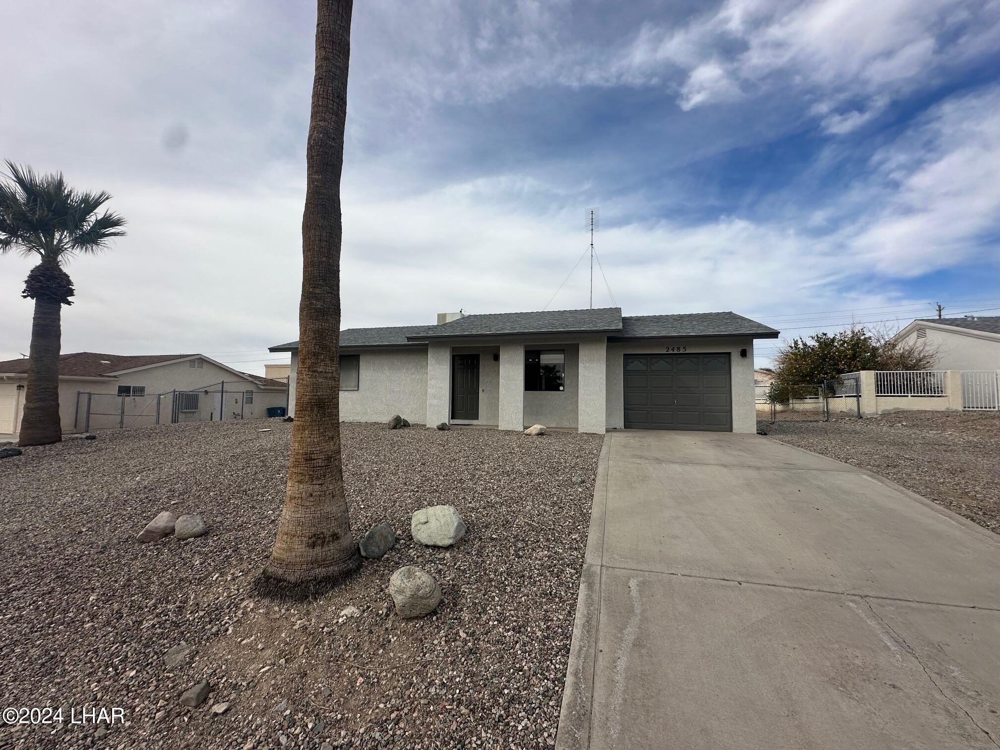 2485 Hillview Dr Property Photo