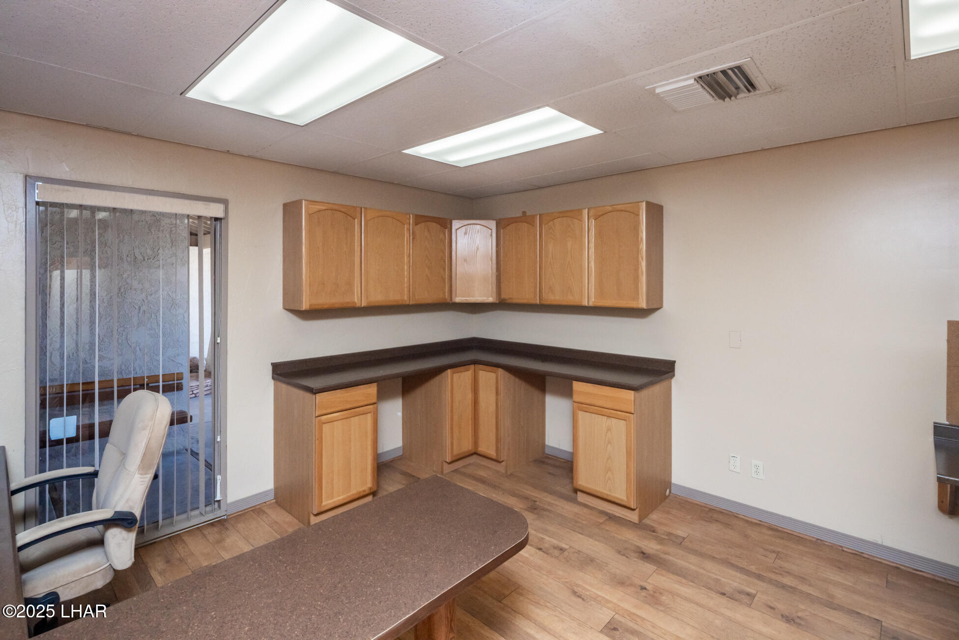 1945 Mesquite Ave, D Property Photo 8