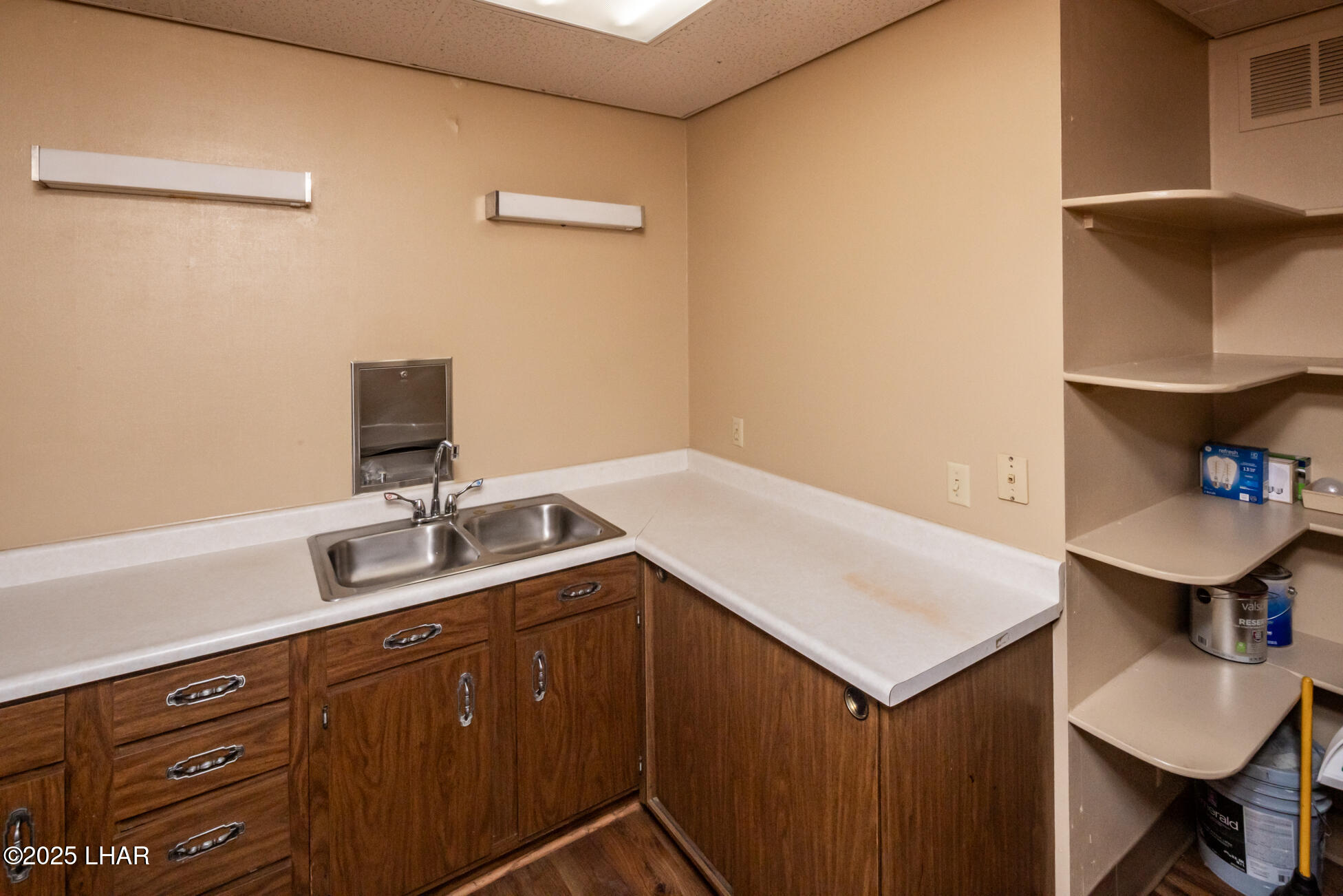 1945 Mesquite Ave, D Property Photo 15