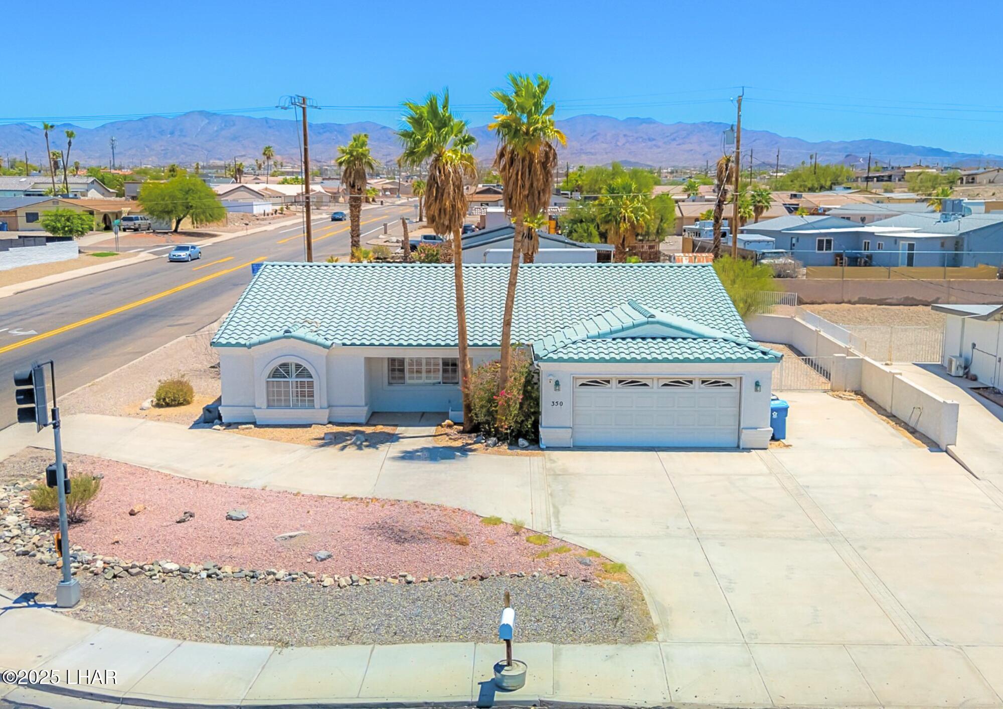 350 Acoma Blvd N Property Photo 1