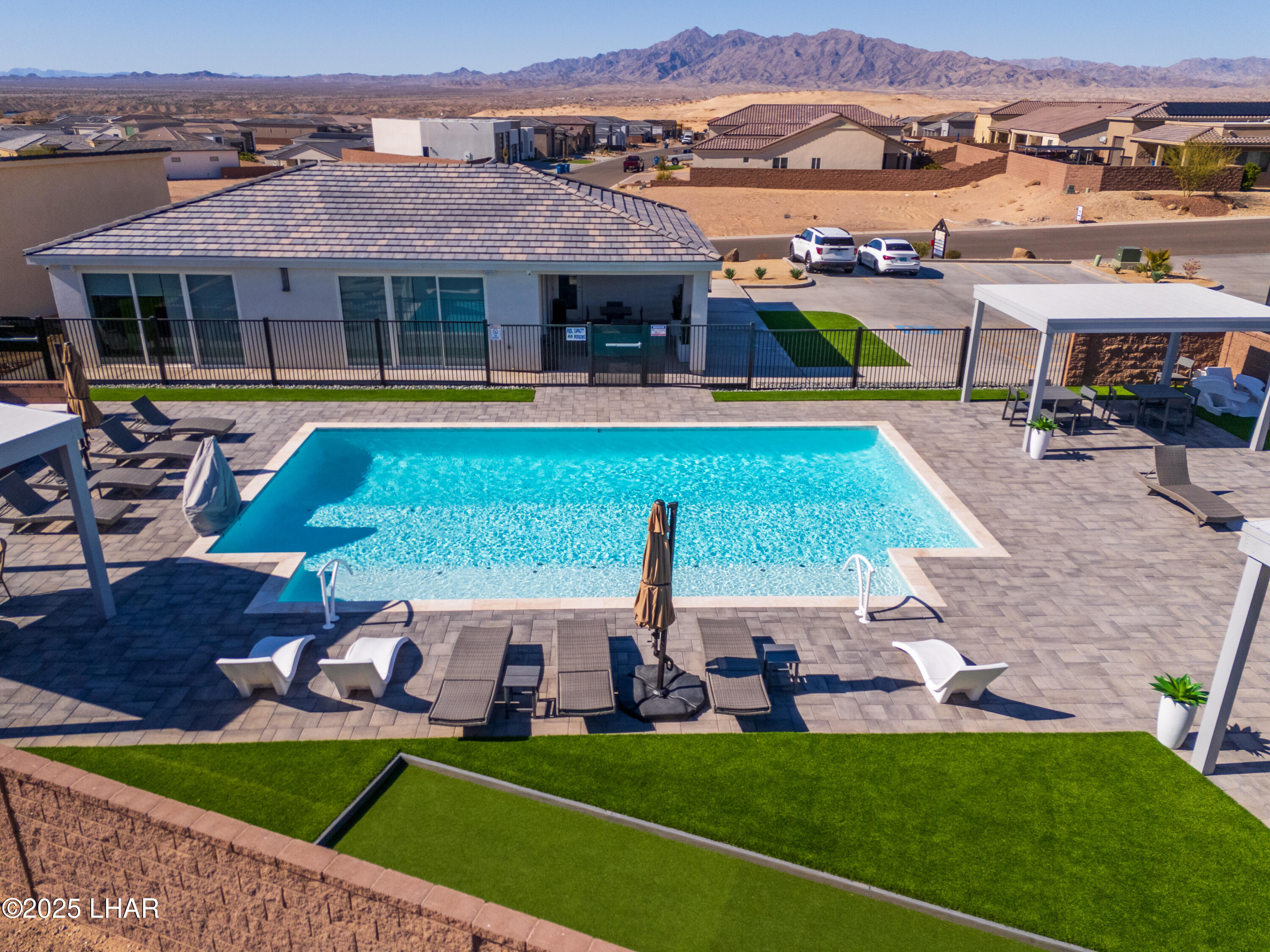 1607 E Laurel Dr Property Photo 80