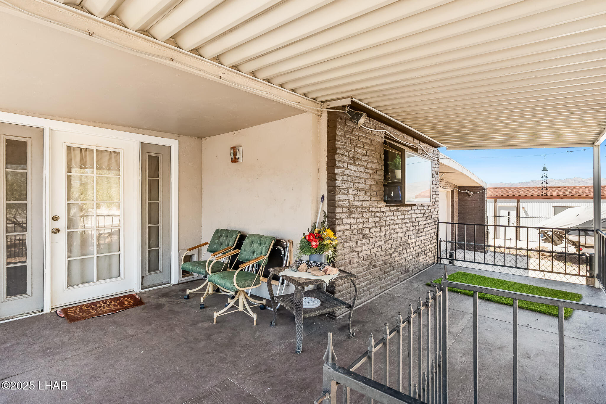 1960 E Ramar Rd Property Photo 6