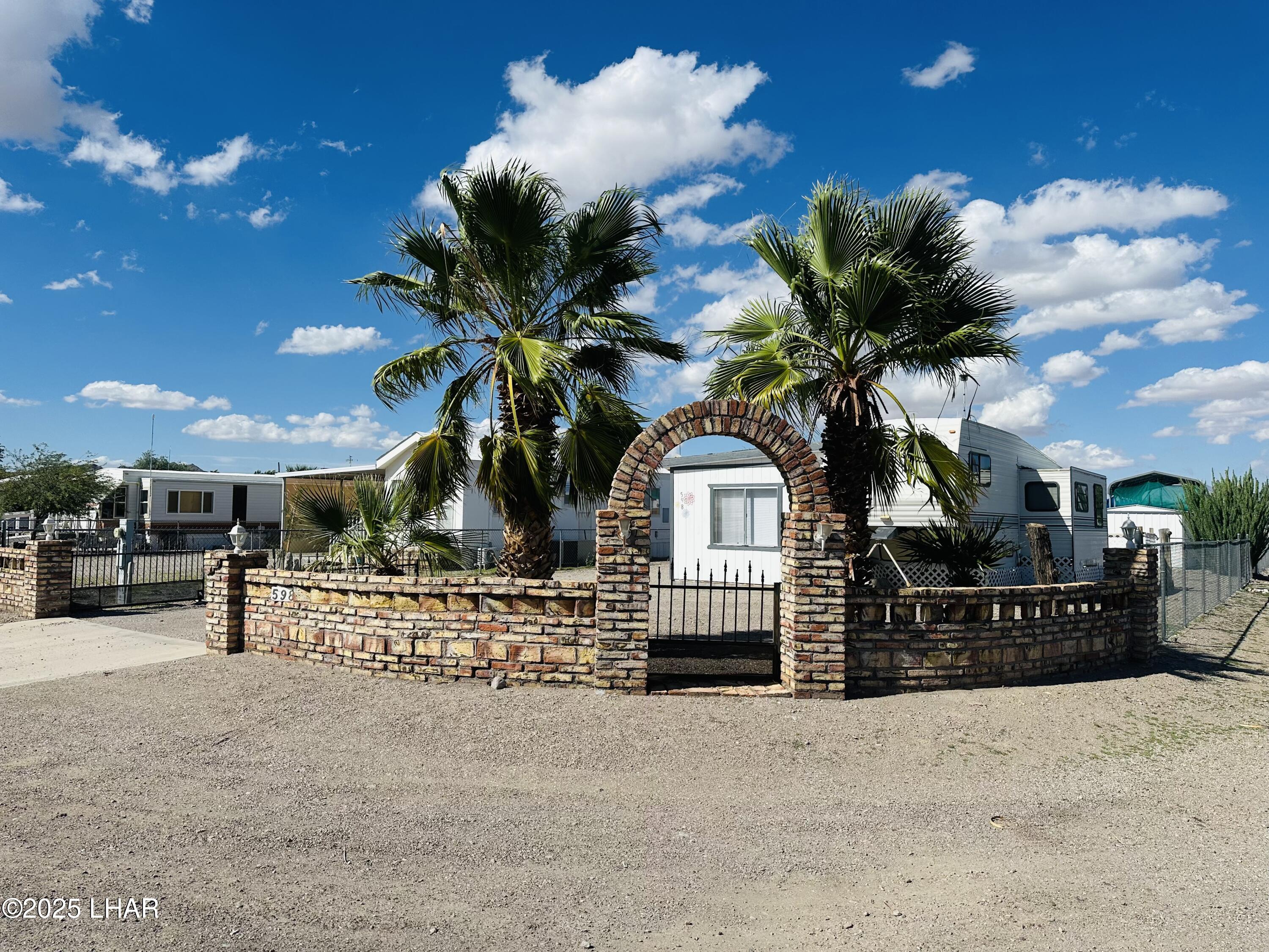 598 W Desert Dr Property Photo 1