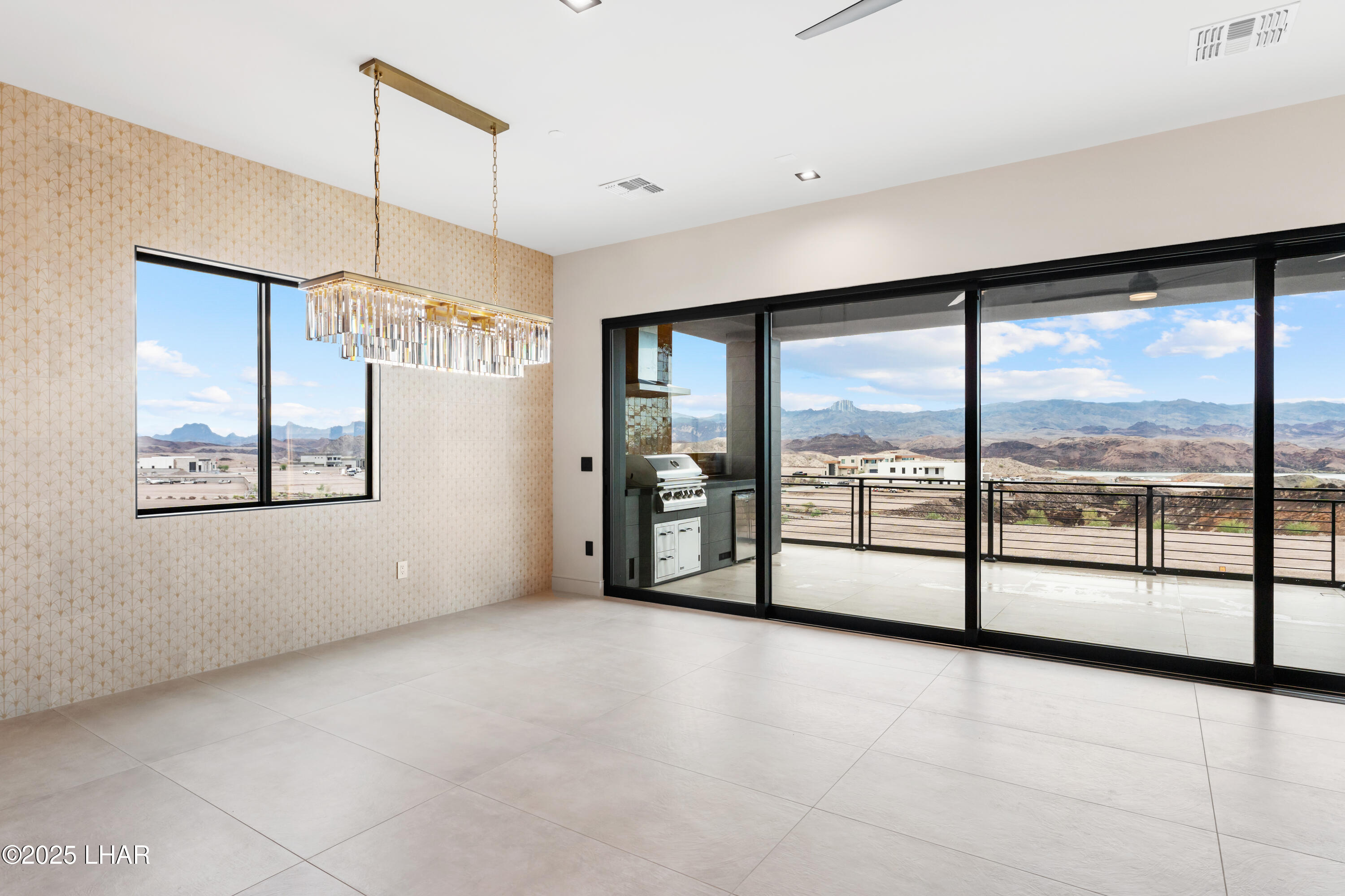 2454 Sunset Rdg Ct E Property Photo 15
