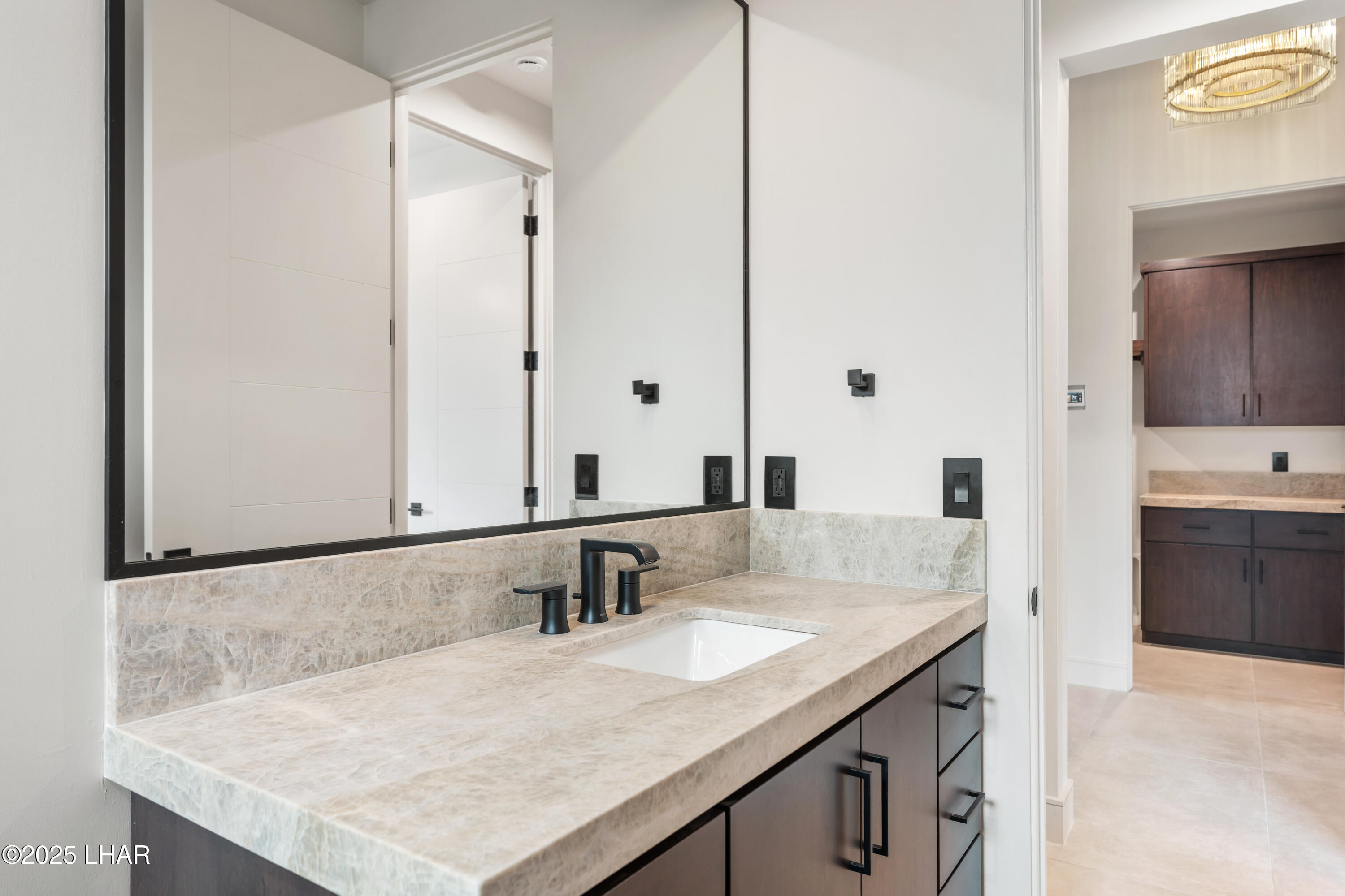2454 Sunset Rdg Ct E Property Photo 19