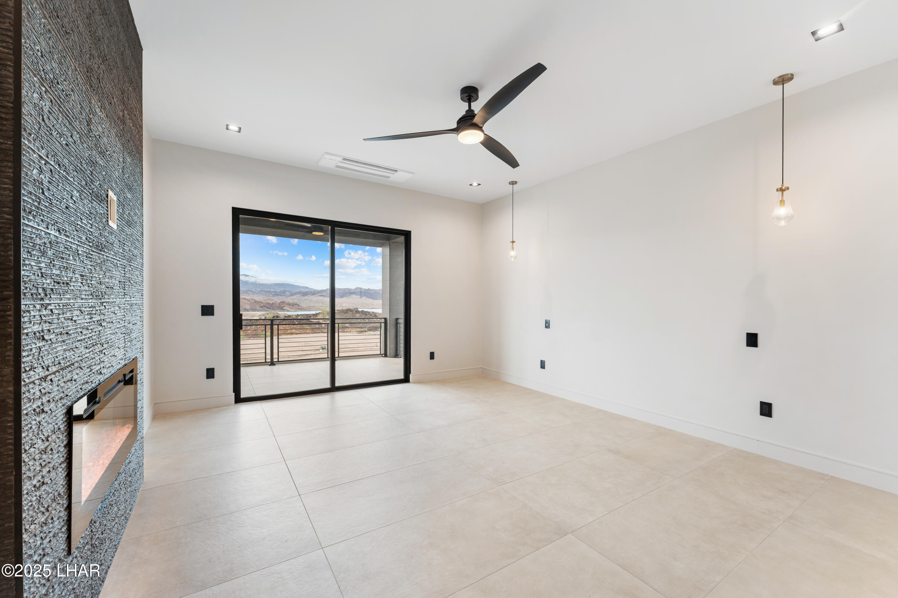 2454 Sunset Rdg Ct E Property Photo 29