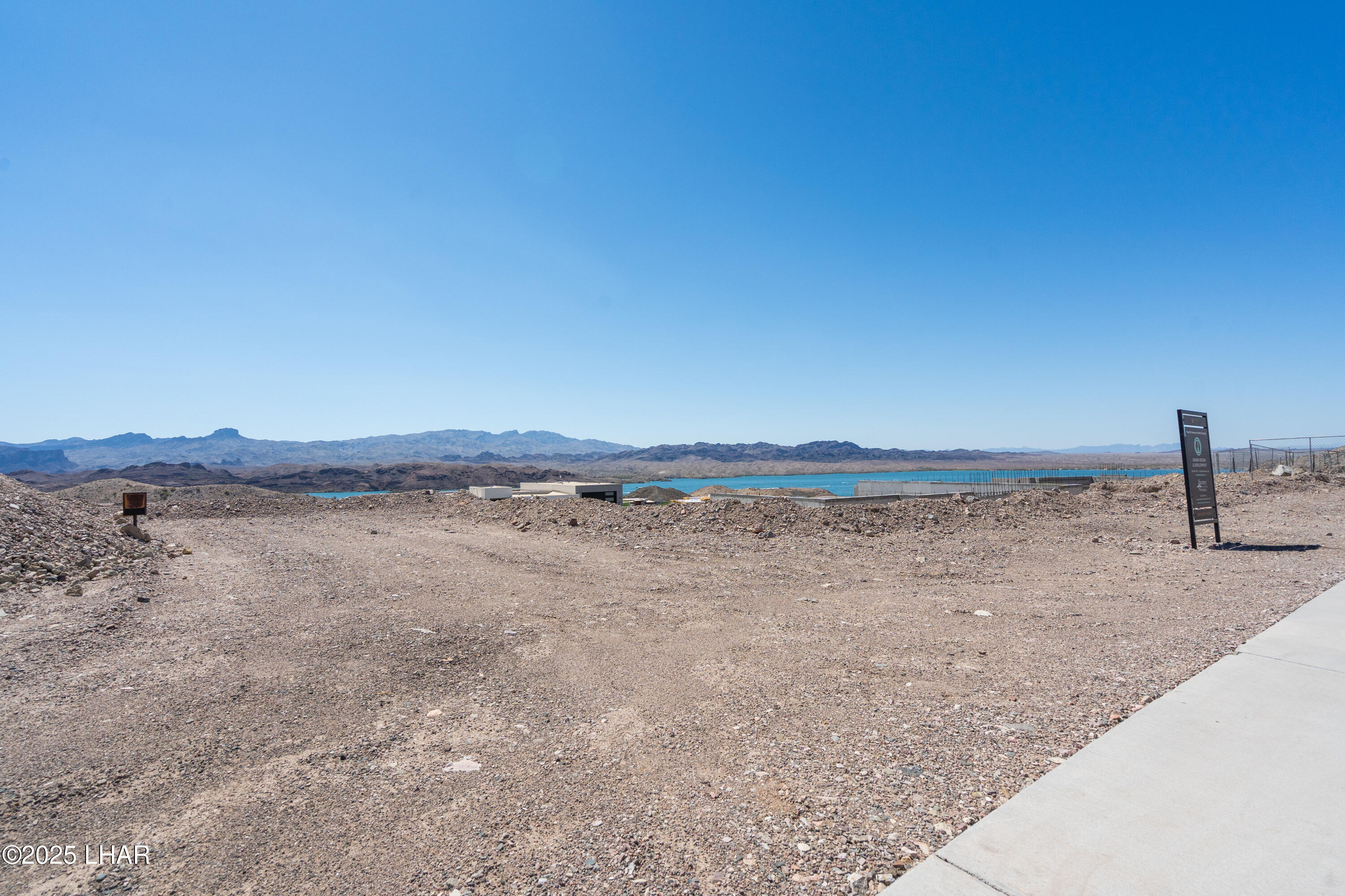 2408 Desert Rdg Ct W Property Photo 4