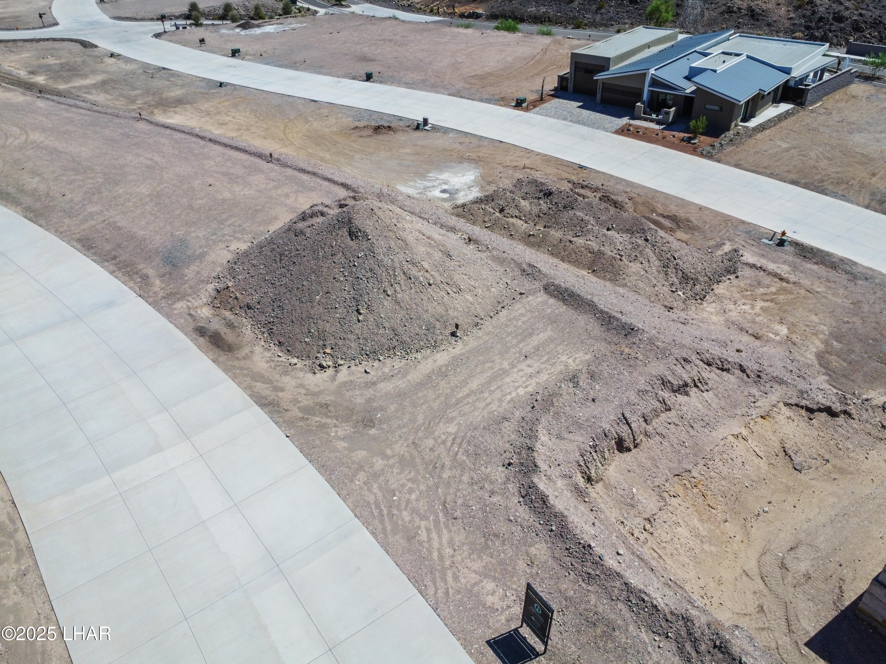 2408 Desert Rdg Ct W Property Photo 16