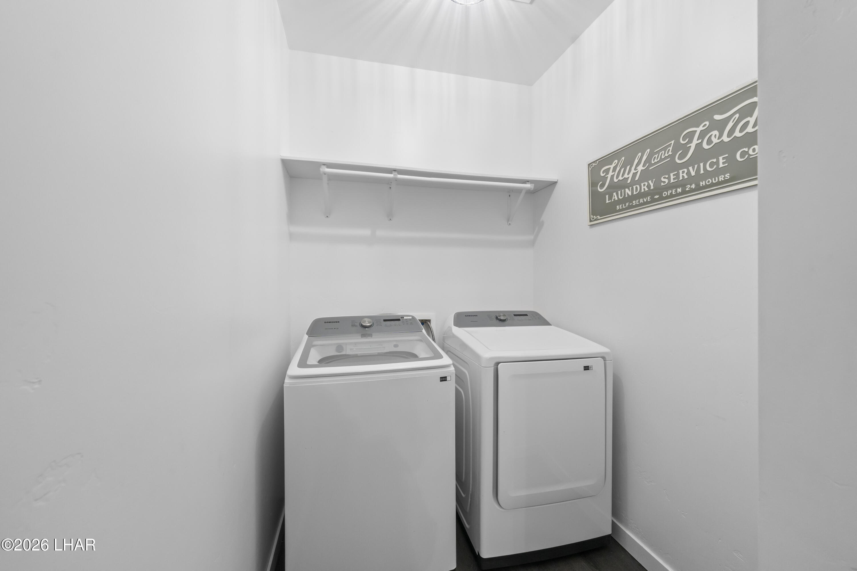 3297 Crestview Dr Property Photo 25