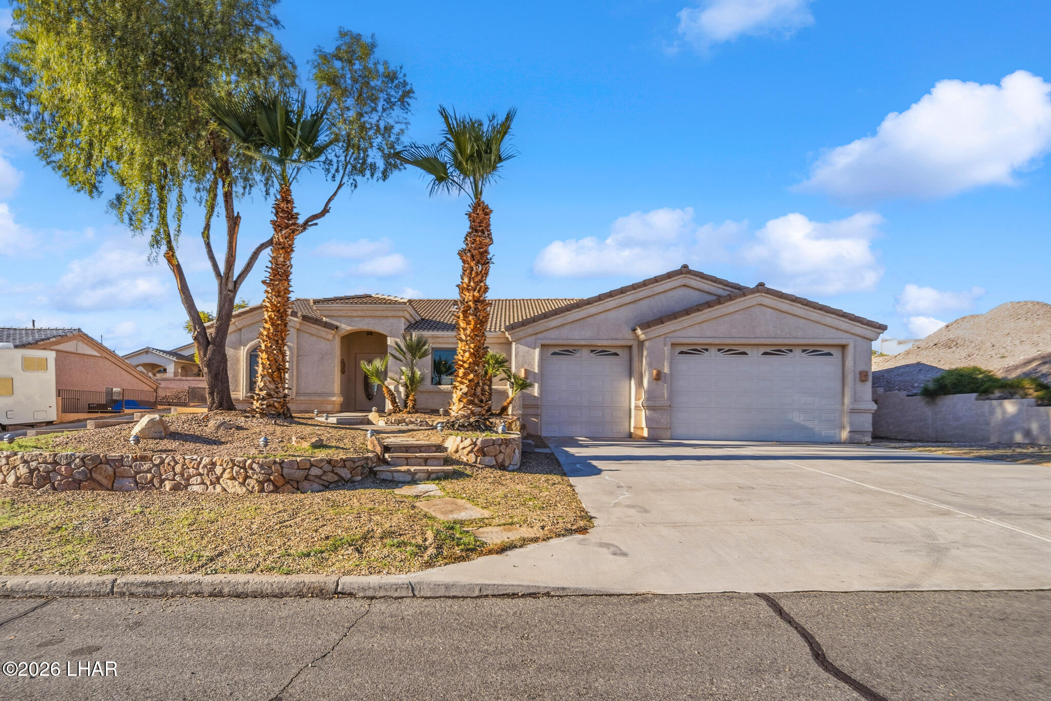 621 Rolling Hills Dr Property Photo 2
