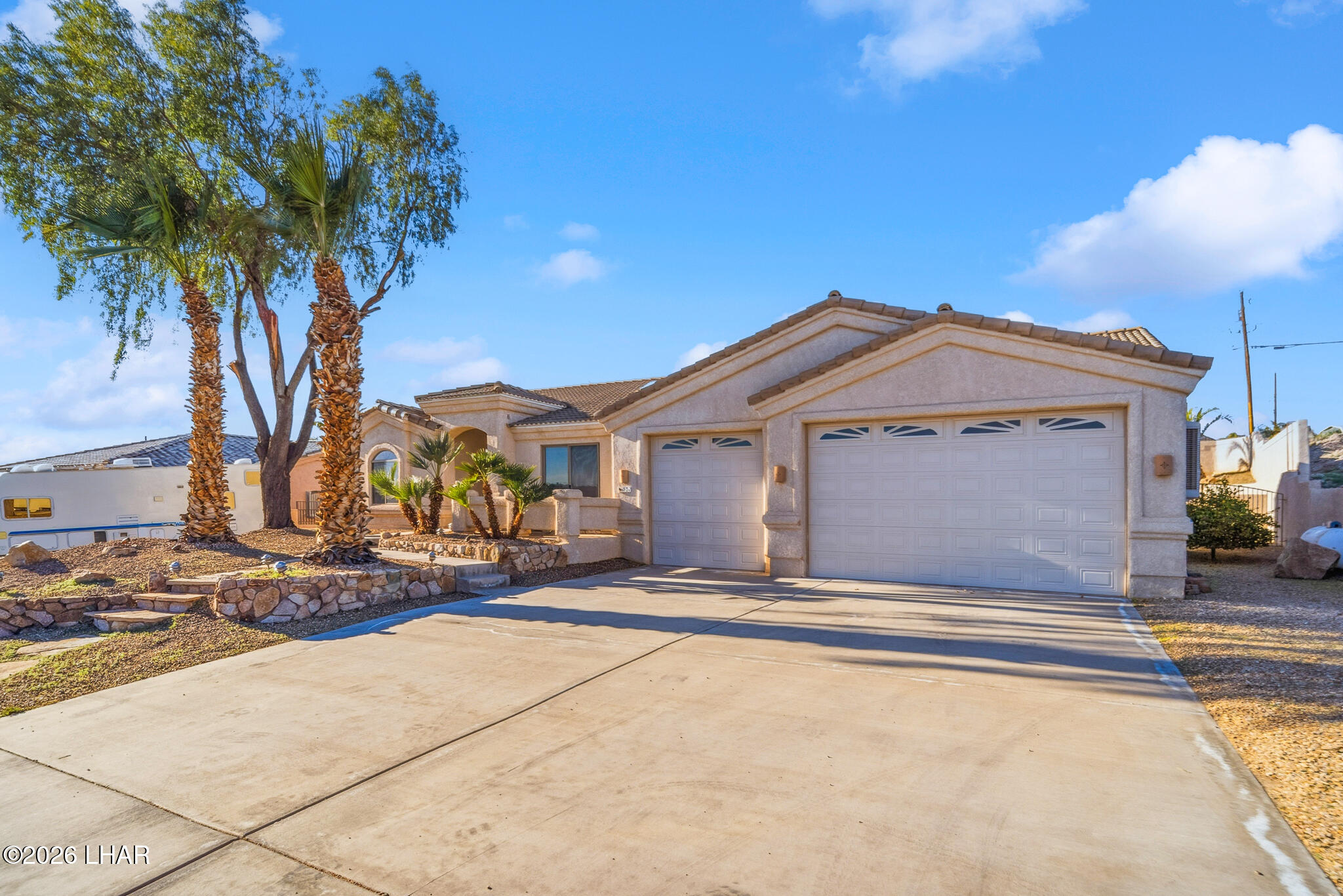 621 Rolling Hills Dr Property Photo 3
