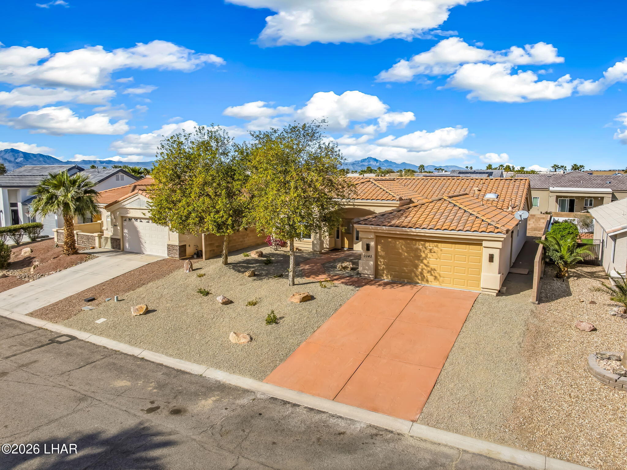 2045 E Crystal Dr Property Photo 1