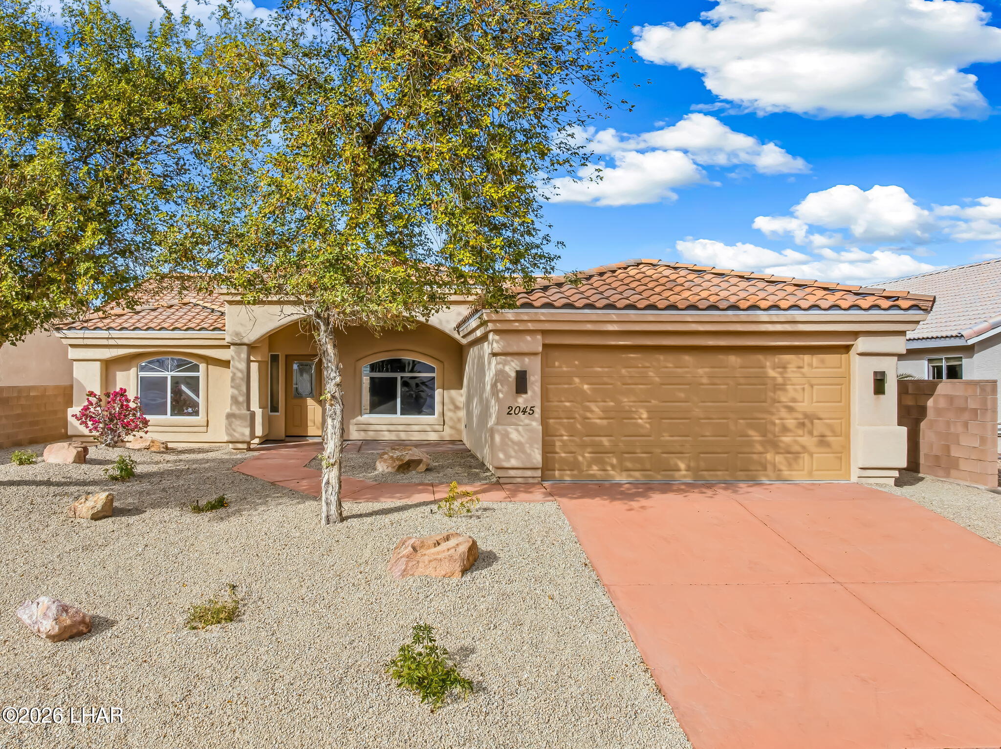 2045 E Crystal Dr Property Photo 5